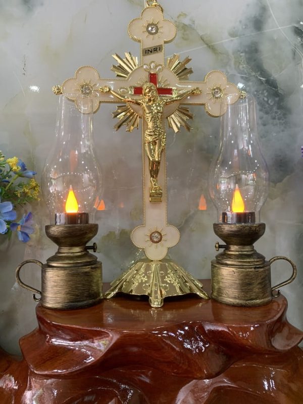 Đèn bàn thờ công giáo